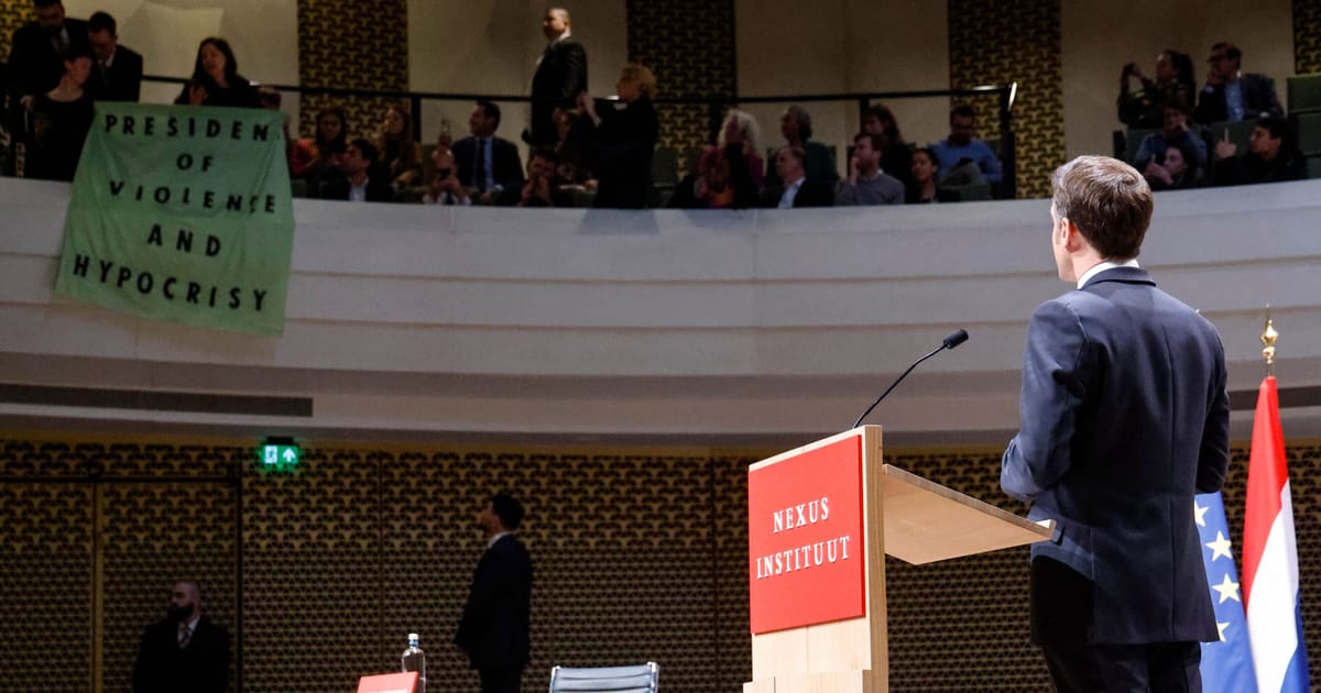 Featured image for Protesters disrupt Macron's speech on Europe's future in the Netherlands.