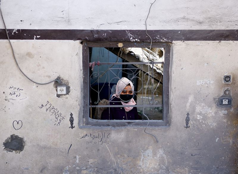 "Israel-Hamas Conflict Threatens Gaza's Largest Hospital Amid Humanitarian Crisis"