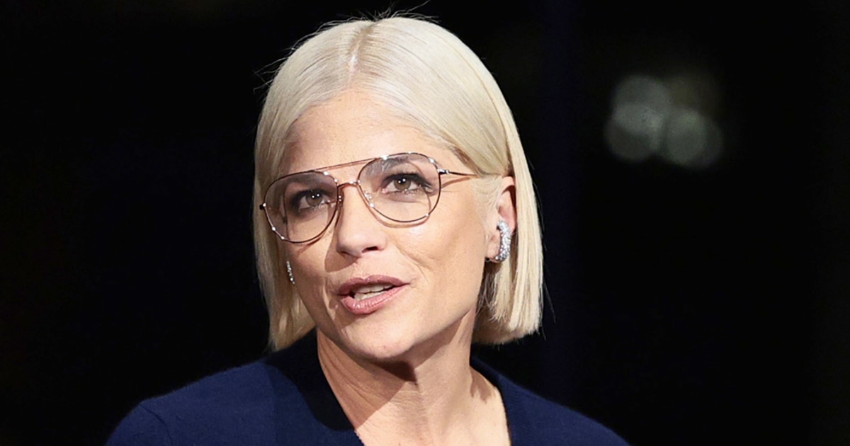 Featured image for Selma Blair Issues Apology for Islamophobic Comments