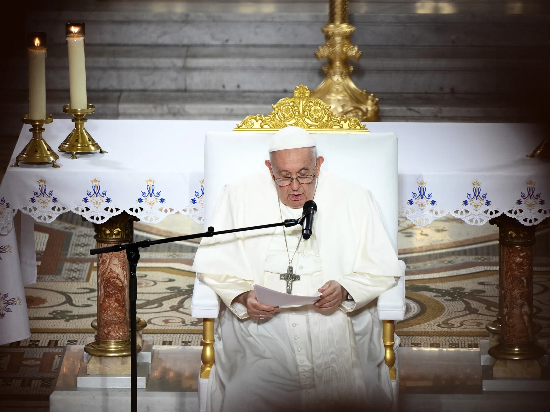"Pope Condemns Europe's Apathy Towards Sea-bound Migrants"