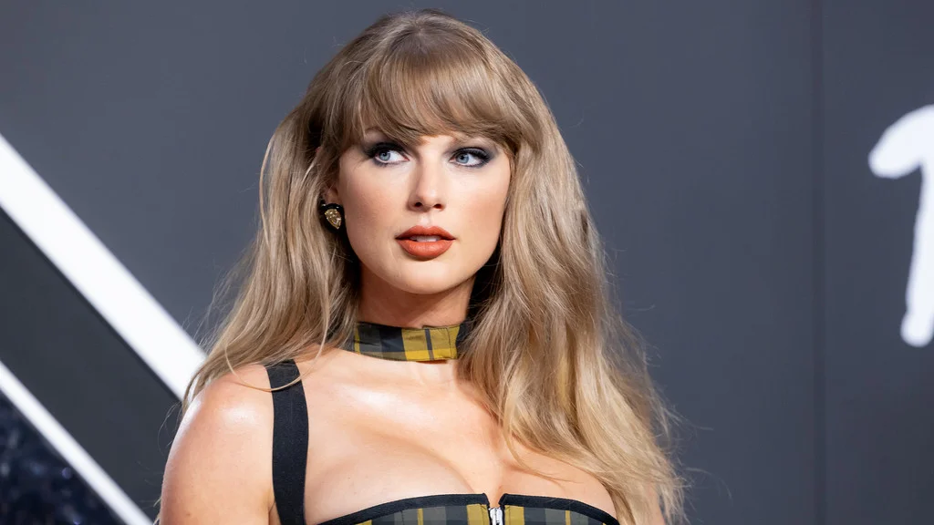 Taylor Swift Celebrates Opalite’s No. 1 Hot 100 Moment