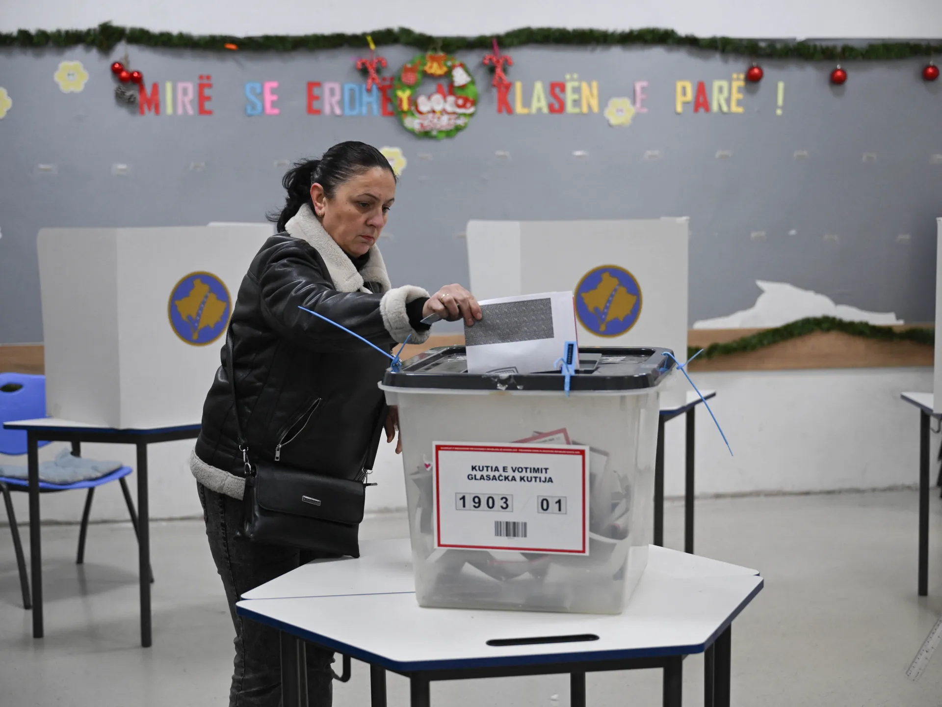 Featured image for Kosovo holds snap election to resolve political deadlock