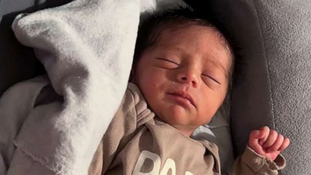 Heroic Police Officer Saves Newborn Baby Born in Car