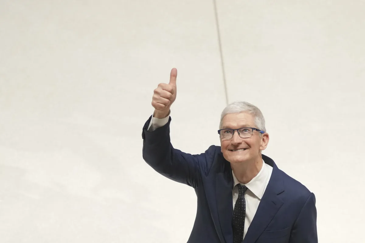 Trump Meets Apple CEO Amid Big Tech Engagement Efforts