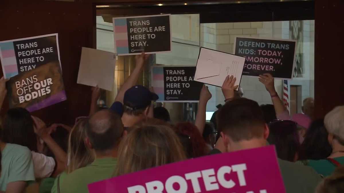 Featured image for Nebraska lawmakers combine abortion and trans health care bill.