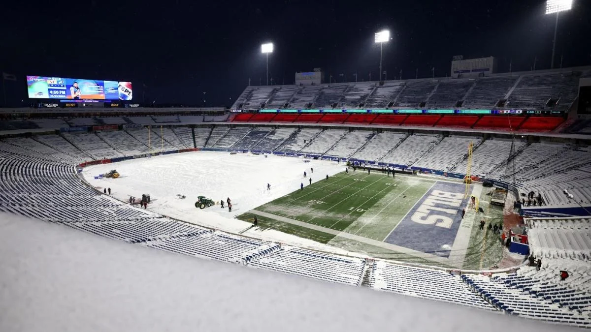 Snowstorm Hits Buffalo as Bills Dominate 49ers at Halftime