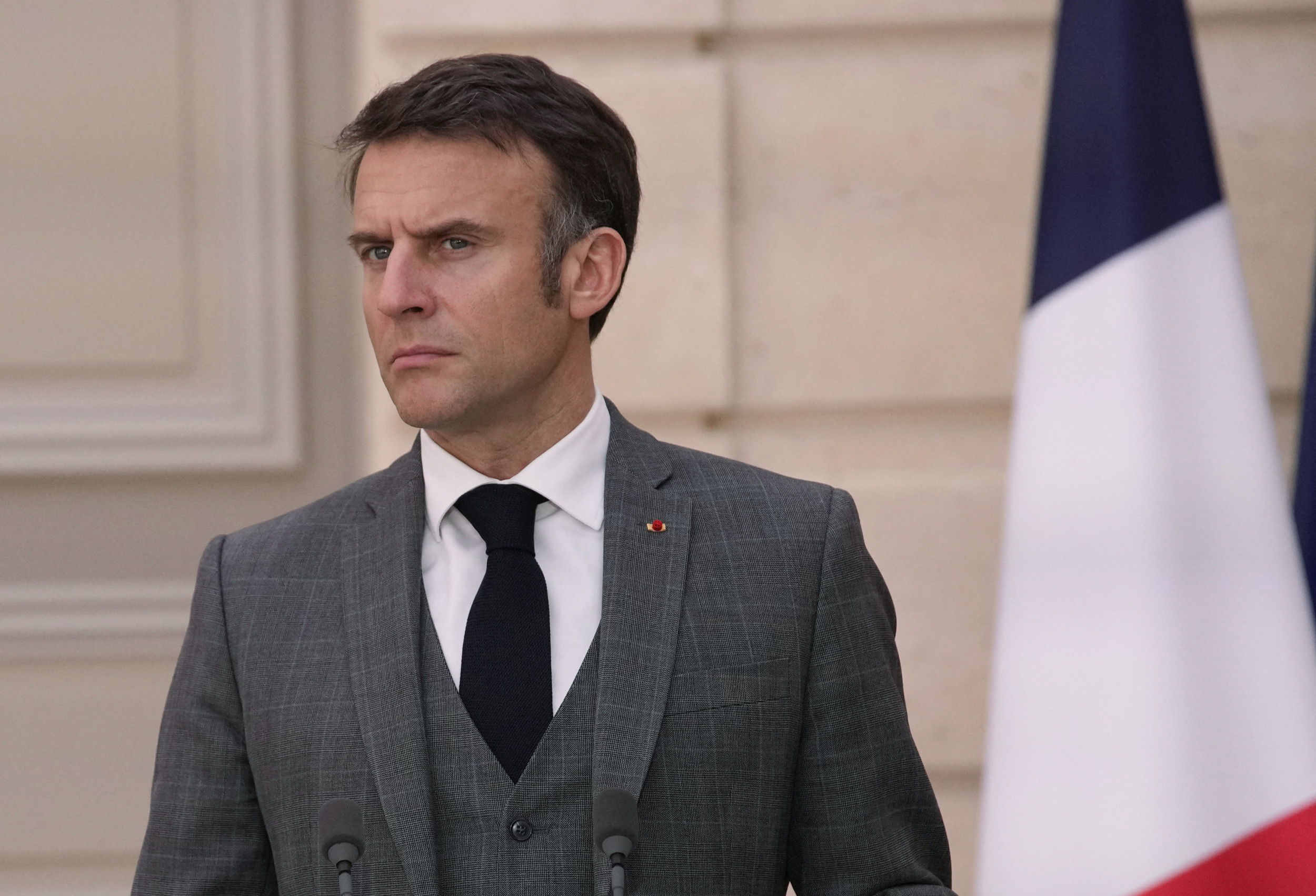 "Macron's Ukraine Challenge Sparks International Tensions"