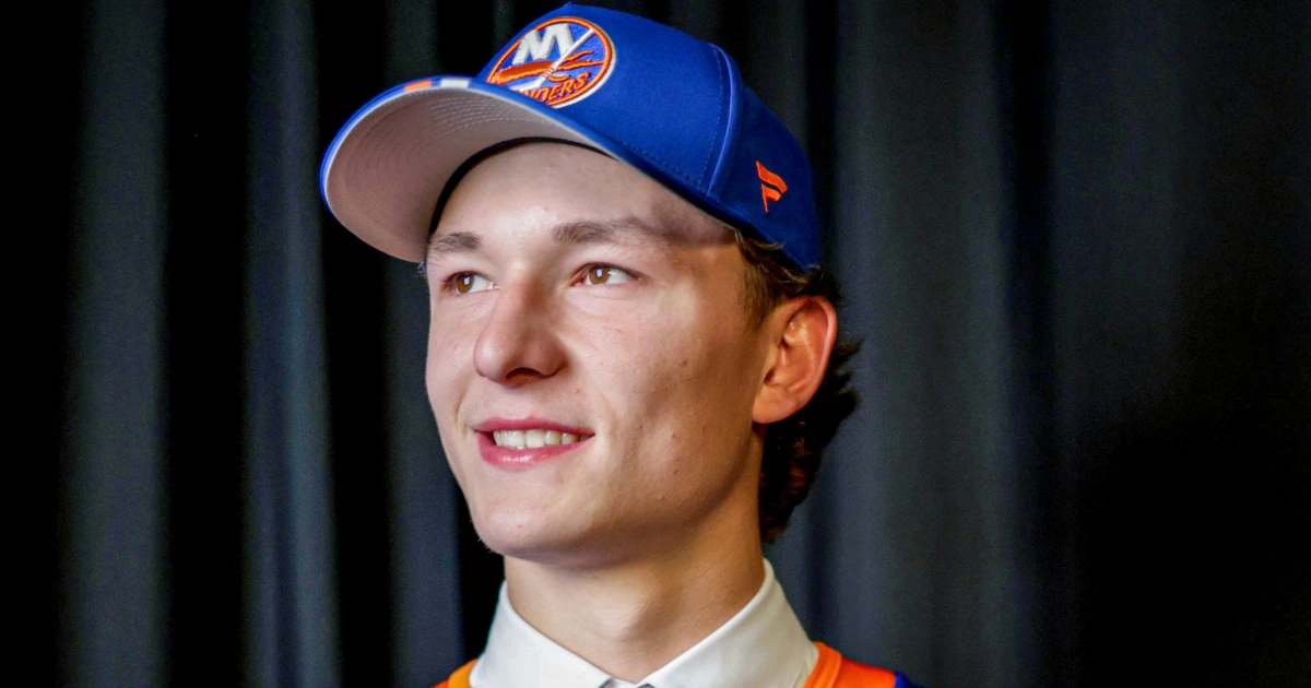 Featured image for Islanders' No. 1 Pick Matthew Schaefer Honors Mother and Makes Draft Impact