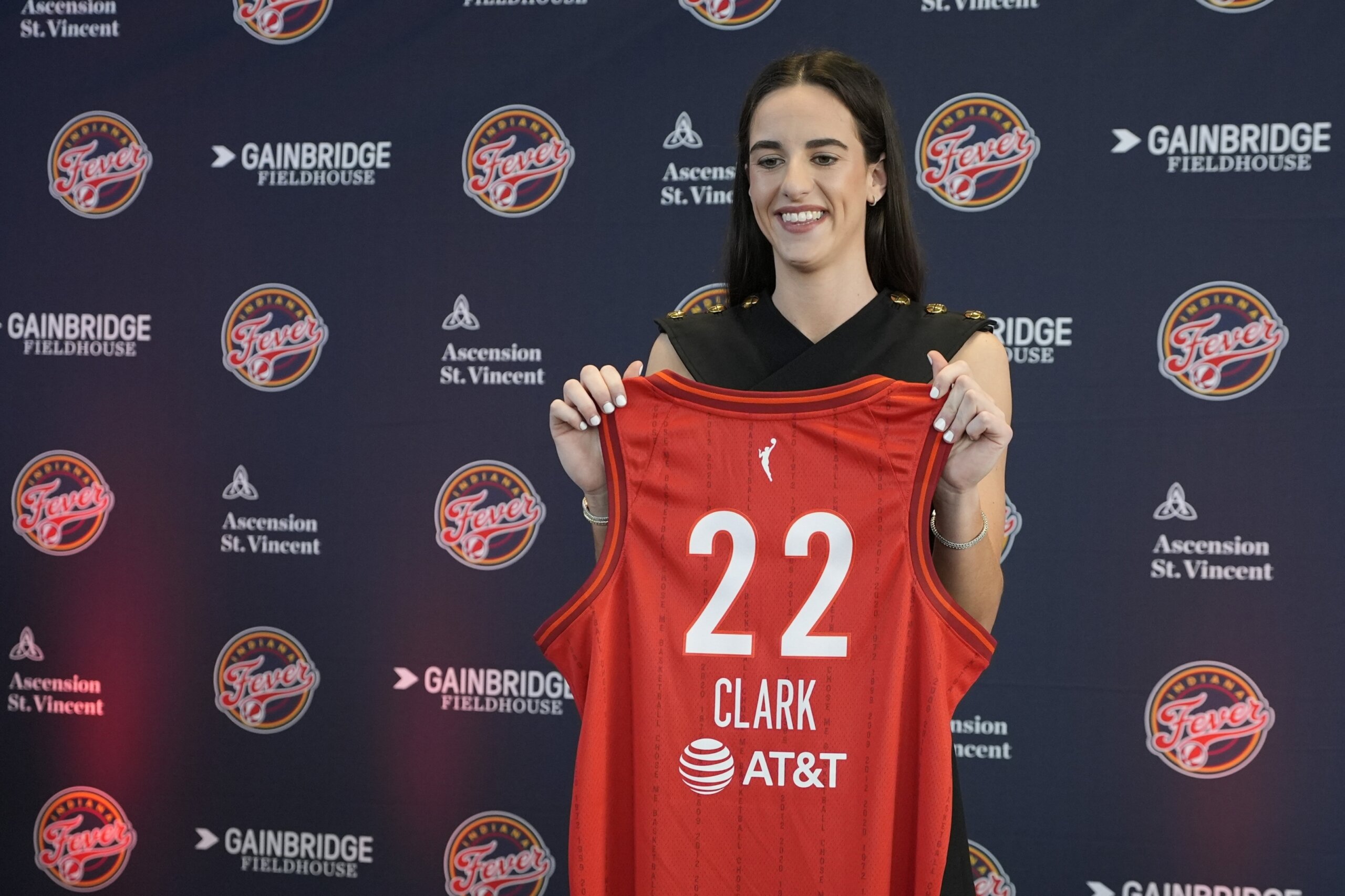 Featured image for Caitlin Clark's WNBA Debut Draws Big Crowds to Capital One Arena