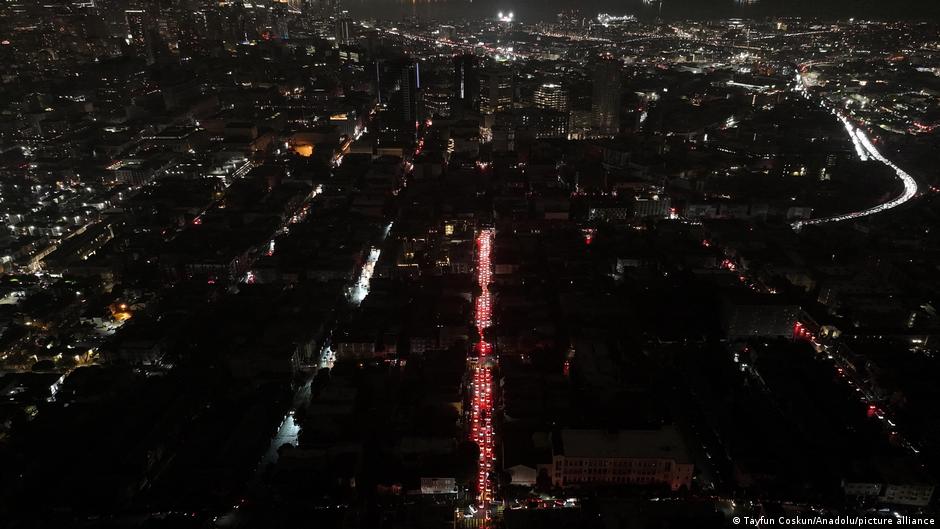Featured image for San Francisco Power Outage Disrupts Services and Raises Safety Concerns