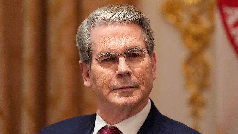 Featured image for U.S. Supports Argentina's $20 Billion Bailout Amid Peso Decline and Political Tensions