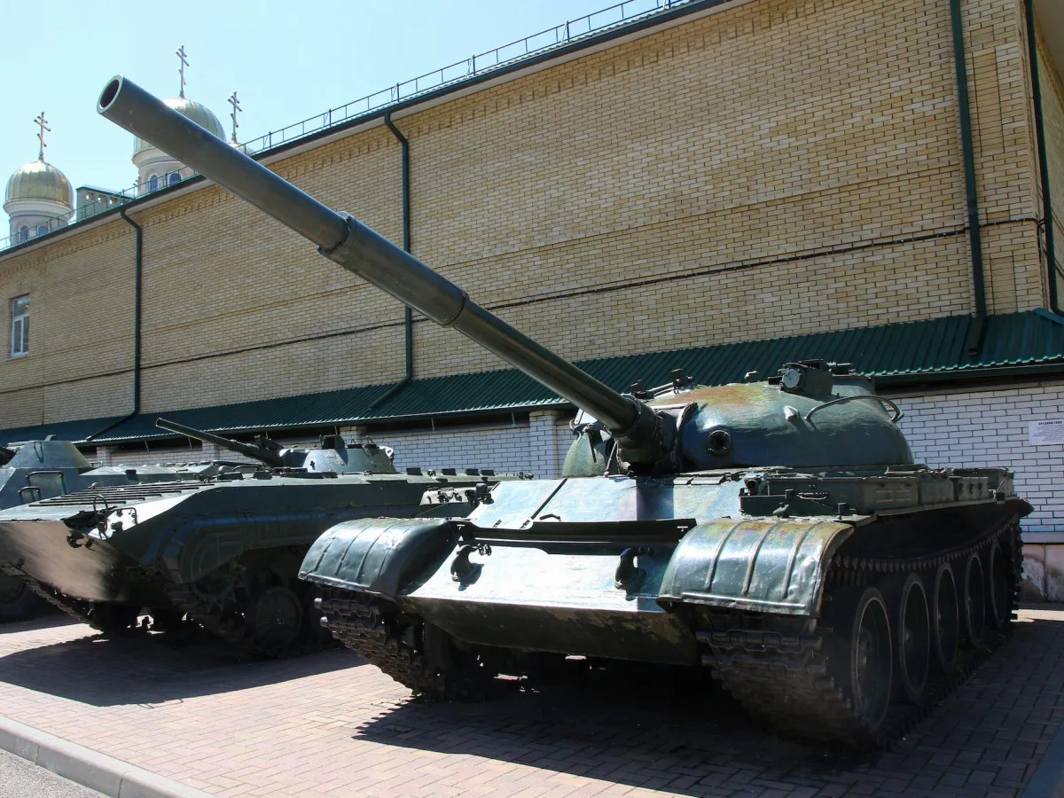 Russia's New Rolling Bombs: Massive Tank Explosion Captured in Battlefield Videos