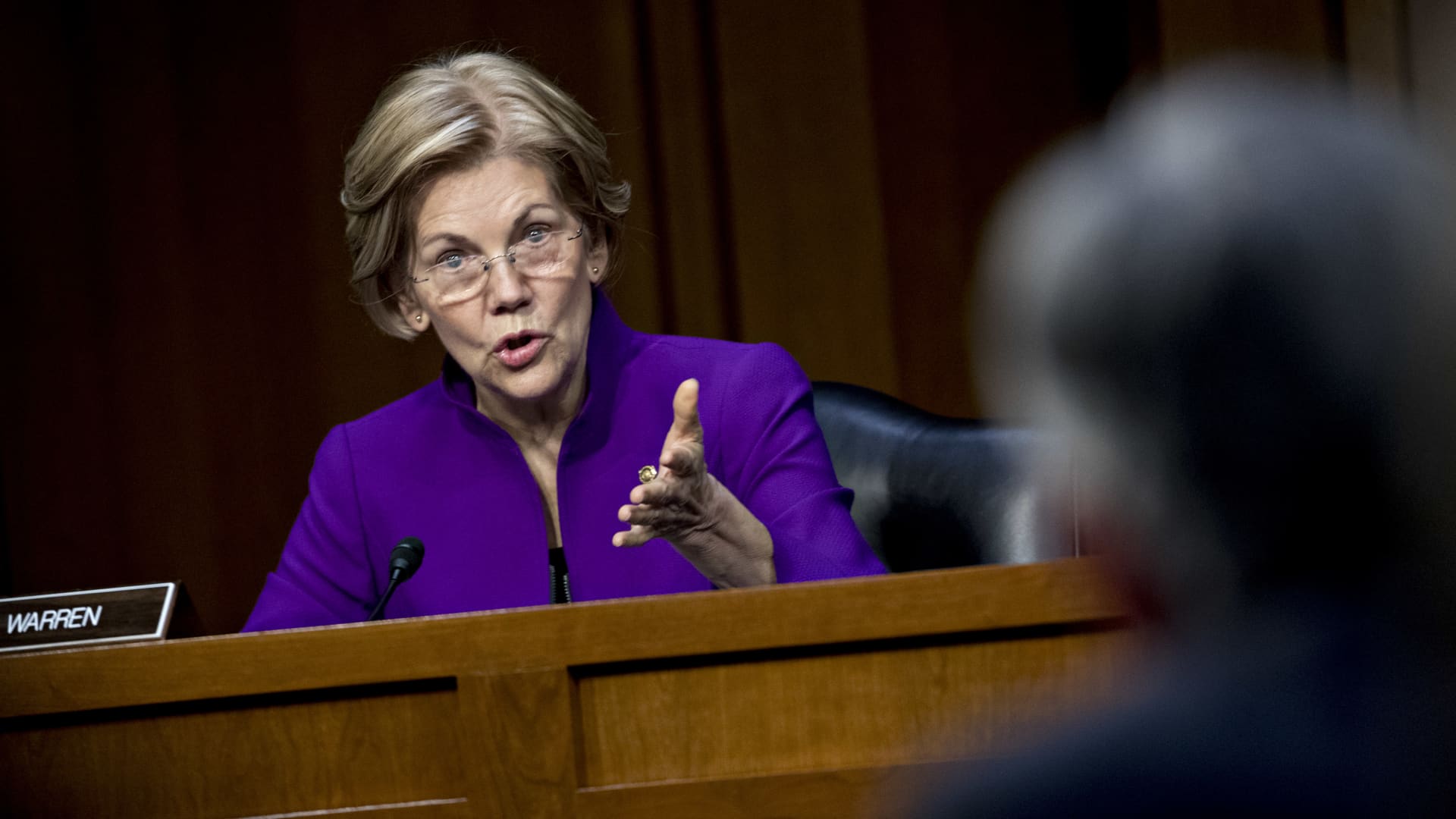 Featured image for Warren Urges Fed Chair to Cut Rates and Ease Housing Pressure