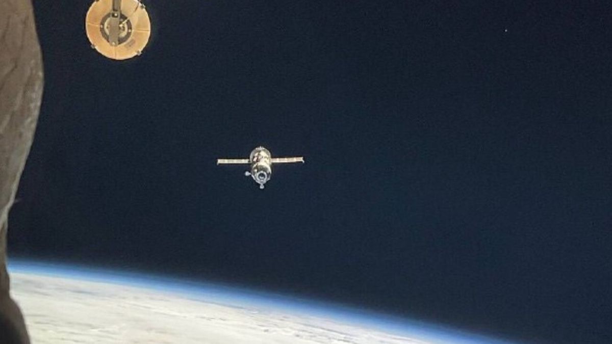 "Russian Cargo Ship Departs ISS, Disintegrates in Atmosphere"
