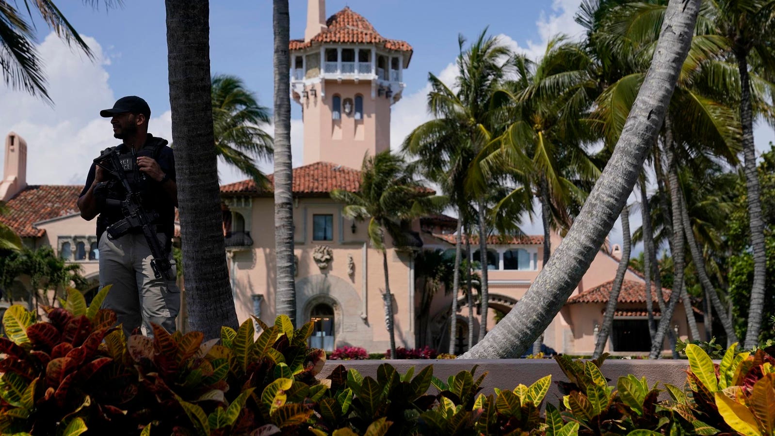 "FBI Oversight in Mar-a-Lago Search Raises Questions"