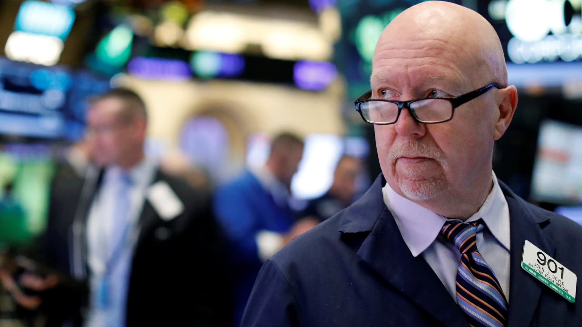 "Market Tug of War: Stock Futures Rise After S&P 500 Ends Losing Streak"