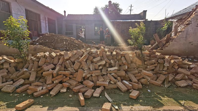 "China Shaken: 21 Injured in 5.5 Magnitude Earthquake"
