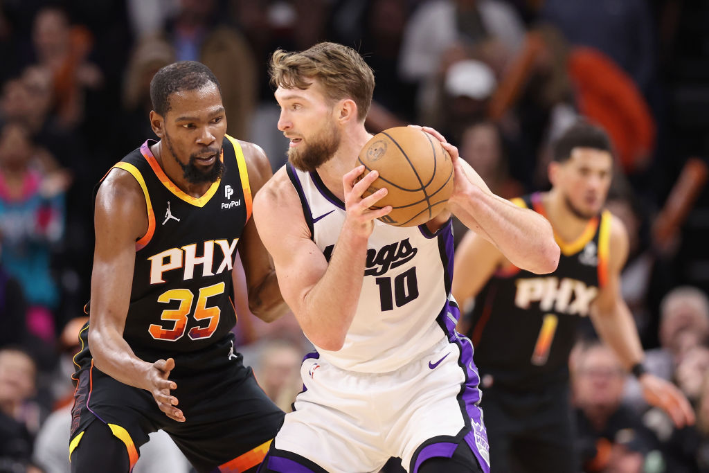 "Suns' High-Octane Pace Overwhelms Kings in Epic Comeback Victory"