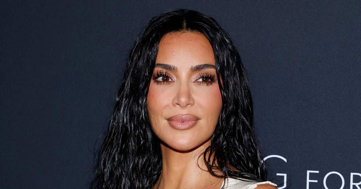 Featured image for Kim Kardashian Explains Hotel Exit Without North West