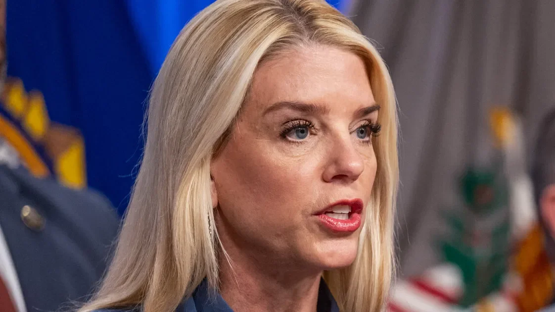 Bondi Blasts Prosecutors Who Quit Over ICE Shooting Widow Probe