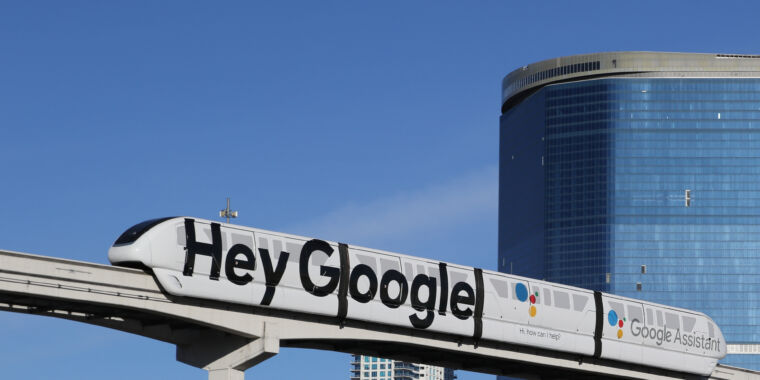 Featured image for "Google consolidates notes and shopping lists in Keep app"