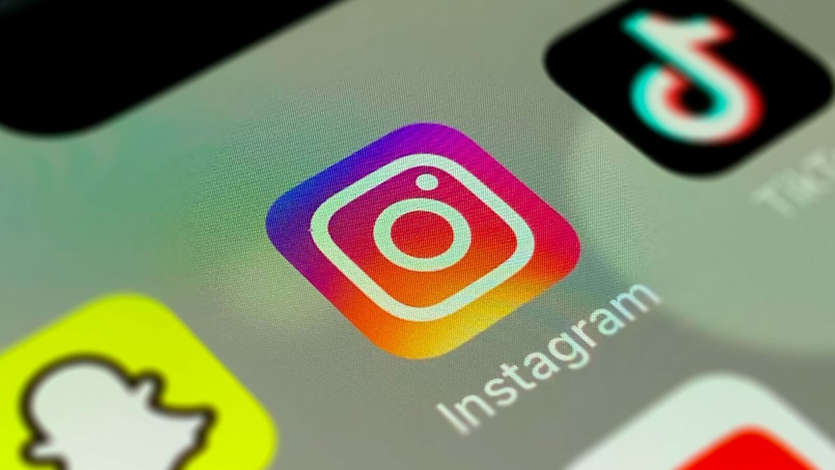 "Instagram's 'Blend' Feature: Collaborative Reels Recommendations for You and a Friend"