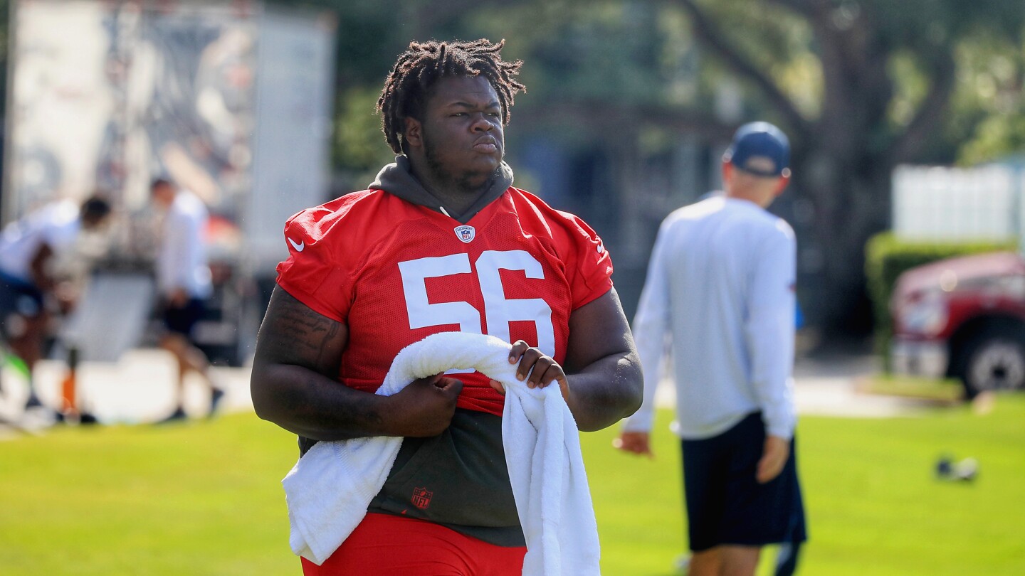 Featured image for Buccaneers waive 450-pound rookie Desmond Watson amid weight concerns