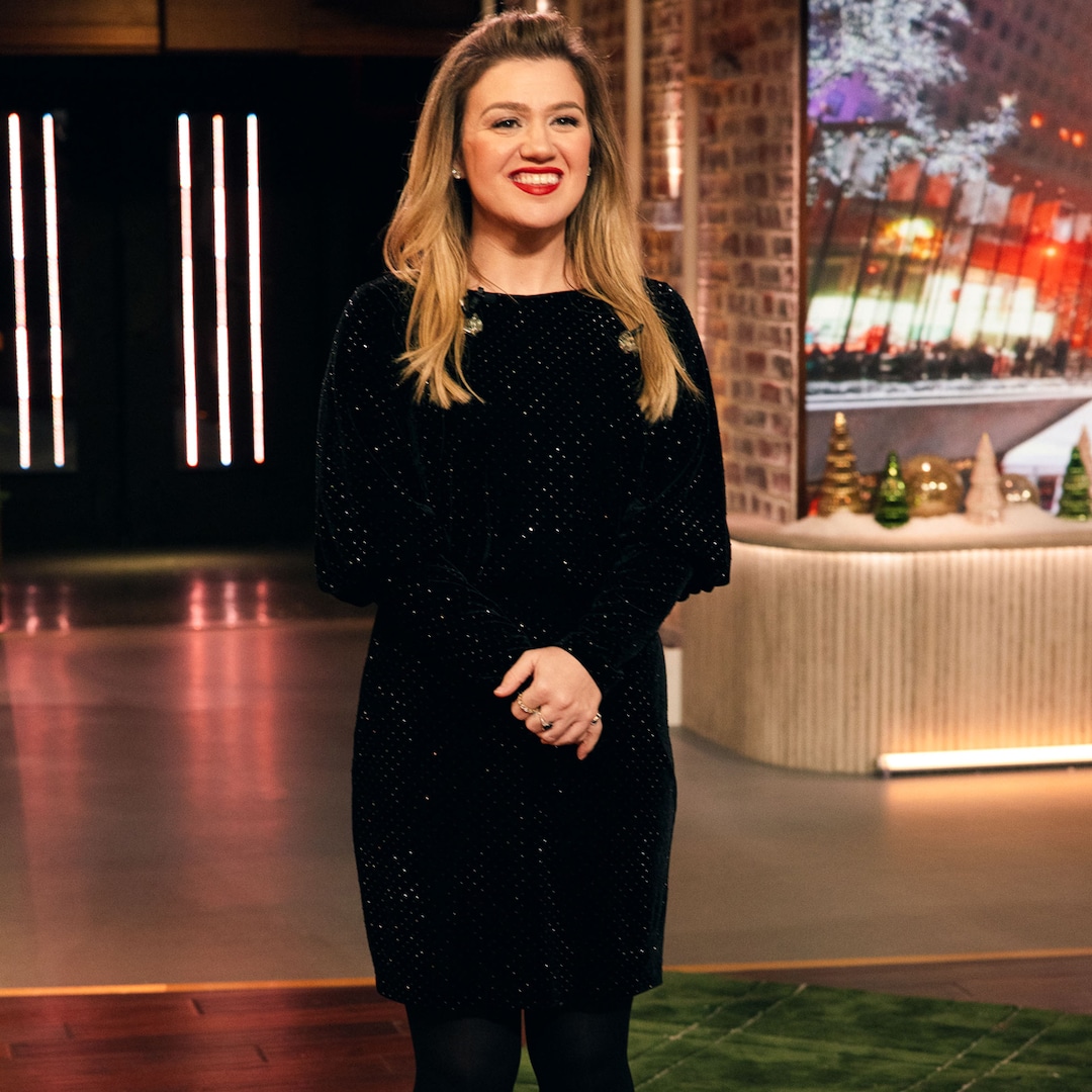 Featured image for Kelly Clarkson Opens Up About Her Weight Loss Strategy Amid Fresh Start in New York
