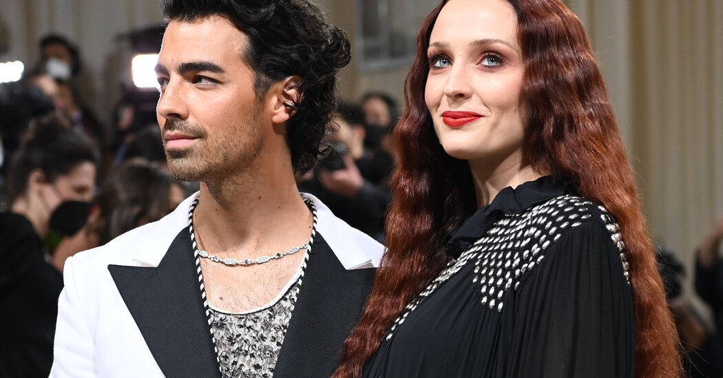 "Sophie Turner Resolves Custody Dispute with Joe Jonas, Lawsuit Dropped"