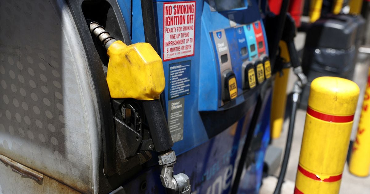 "Saudi Price Cuts Drive Oil Down Over 1% Despite Mid-East Concerns"
