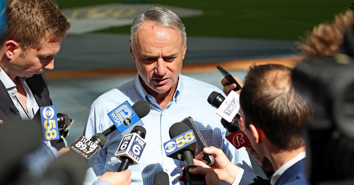 Featured image for MLB warns Brewers of relocation if American Family Field renovations not made.