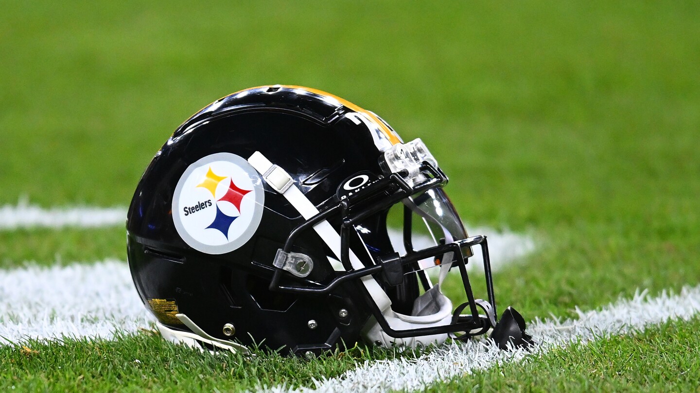 "Steelers Offensive Assistant Glenn Thomas Joins Nebraska as Quarterbacks Coach"