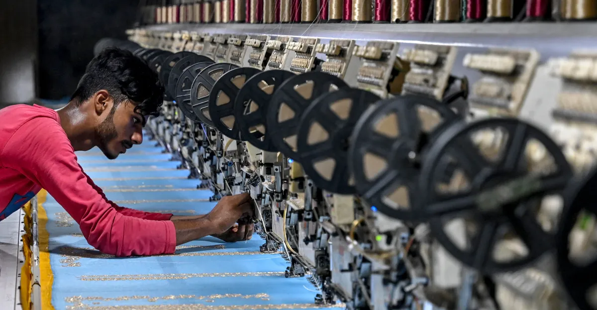 U.S. Consumers and Companies Face Rising Costs from Tariffs