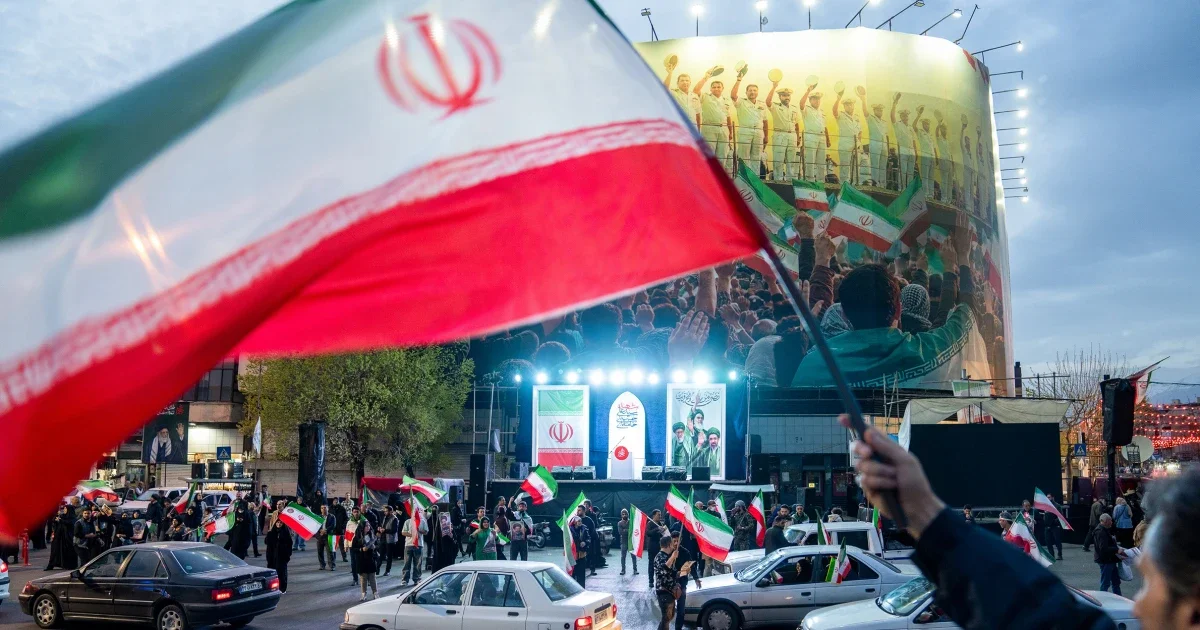 Trump Pauses Strikes as Iran War Drags On Amid Talks