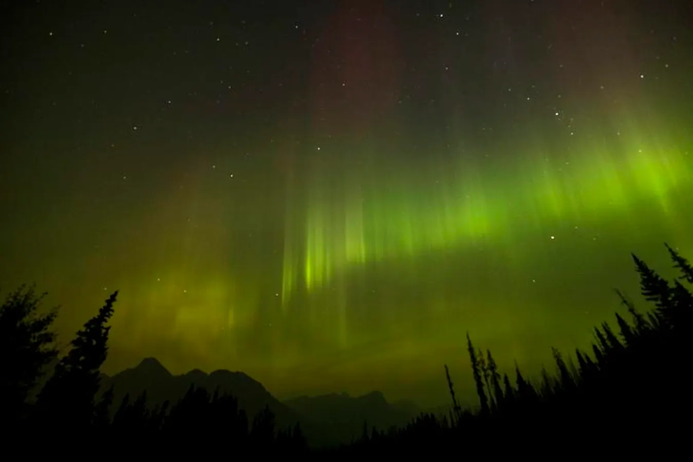 Featured image for Northern Lights Could Shine Over Multiple States This Weekend