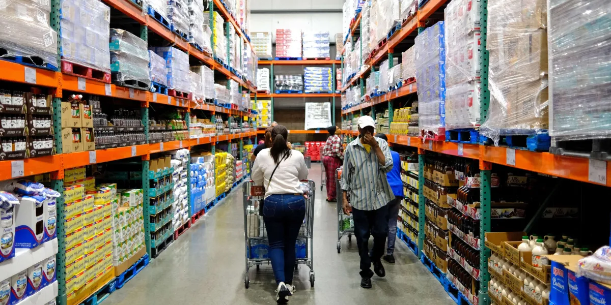 US Economy Surges with Strong Growth and Consumer Spending