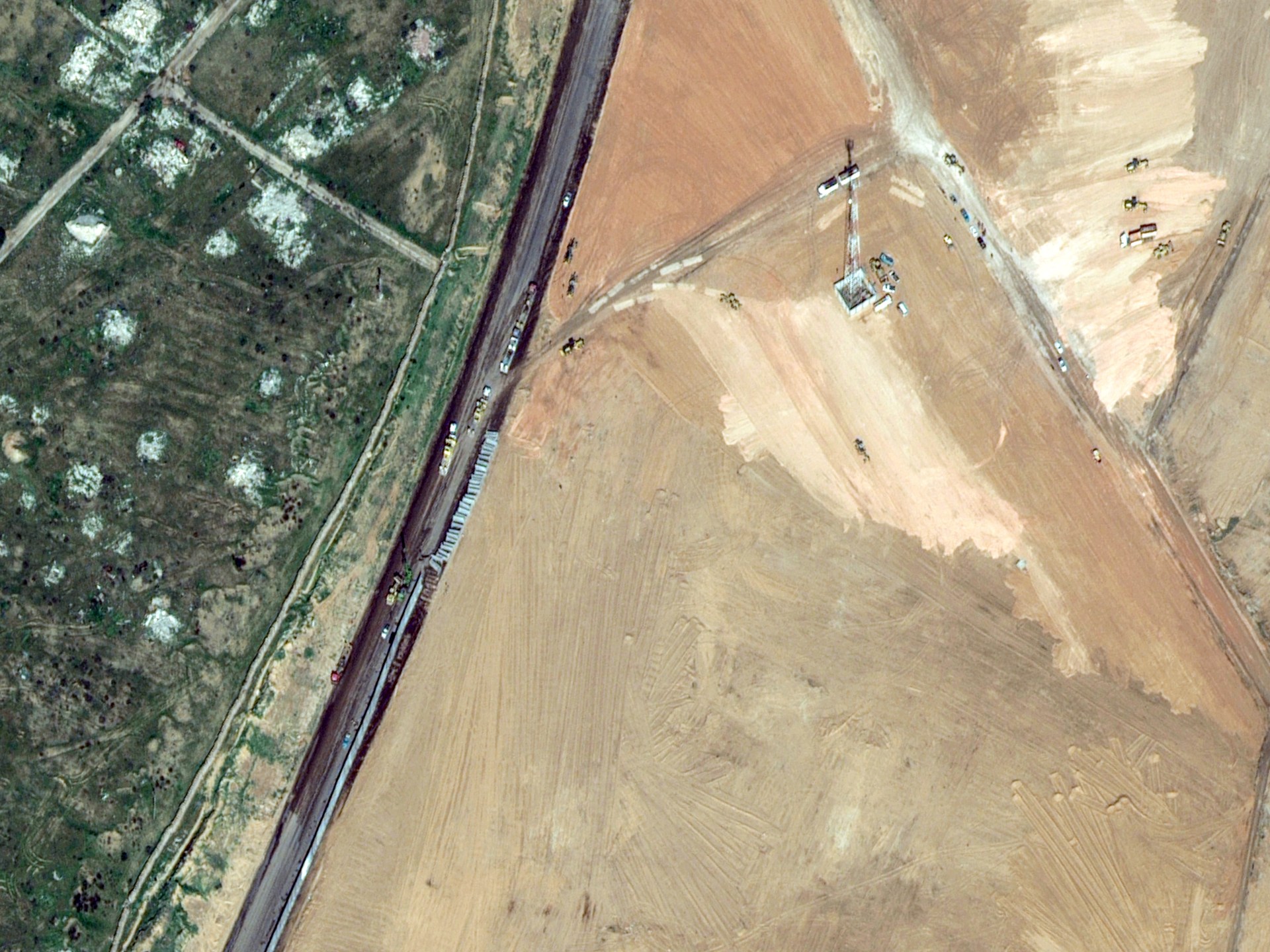 "Egypt Expands Gaza Border Buffer Zone Amid Rising Tensions"