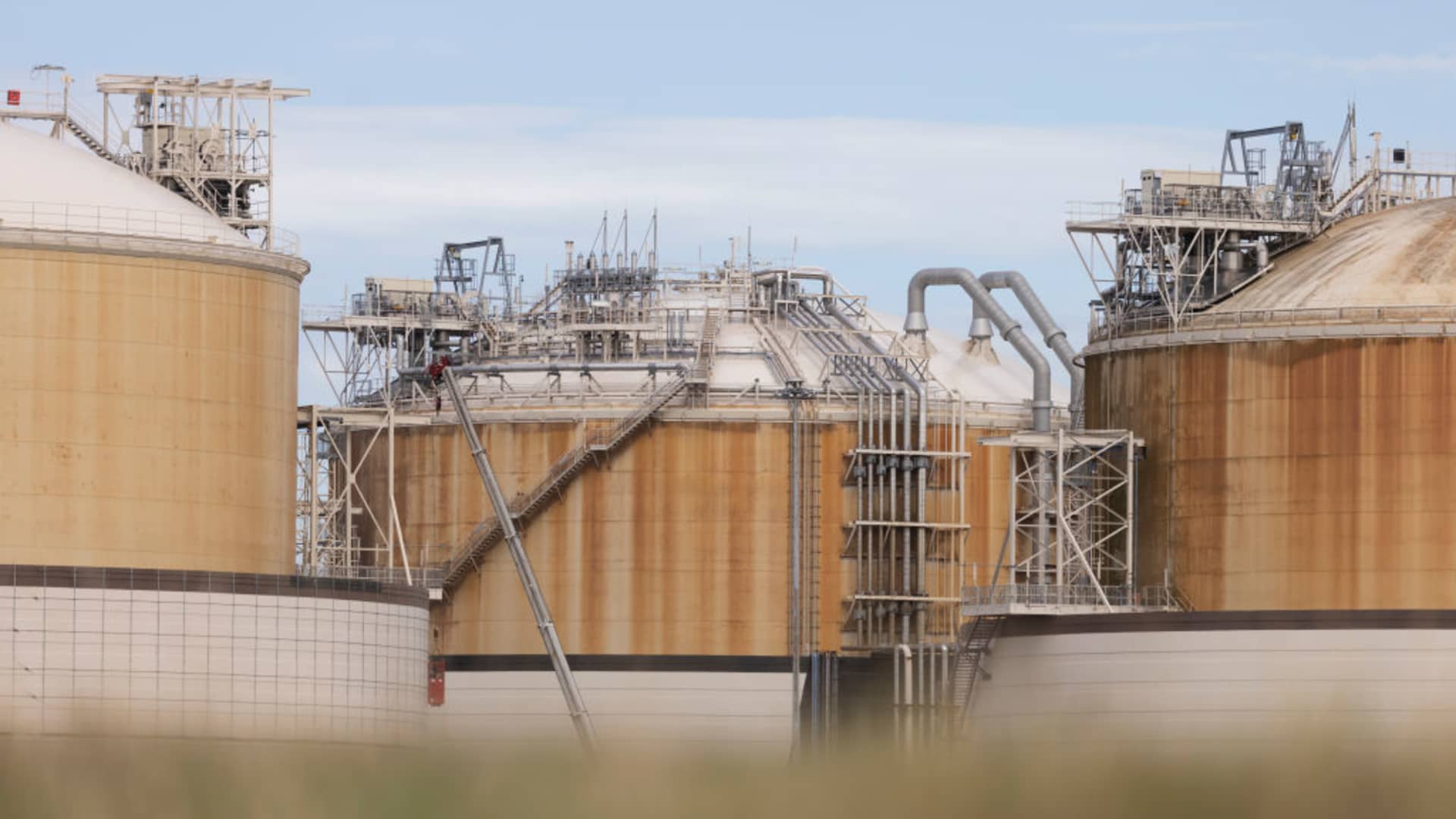 Featured image for "Gas Facility Dispute in Australia Threatens European Price Surge, Analysts Warn"