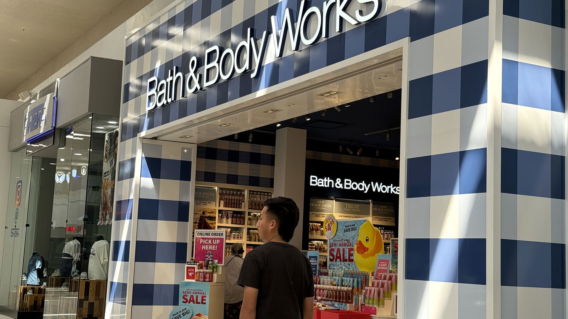 Bath & Body Works and Robinhood Lead Stock Movements Amid Market Gains