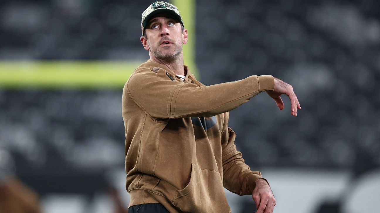 Featured image for Aaron Rodgers Determined to Return to Practice Despite Jets' Struggles