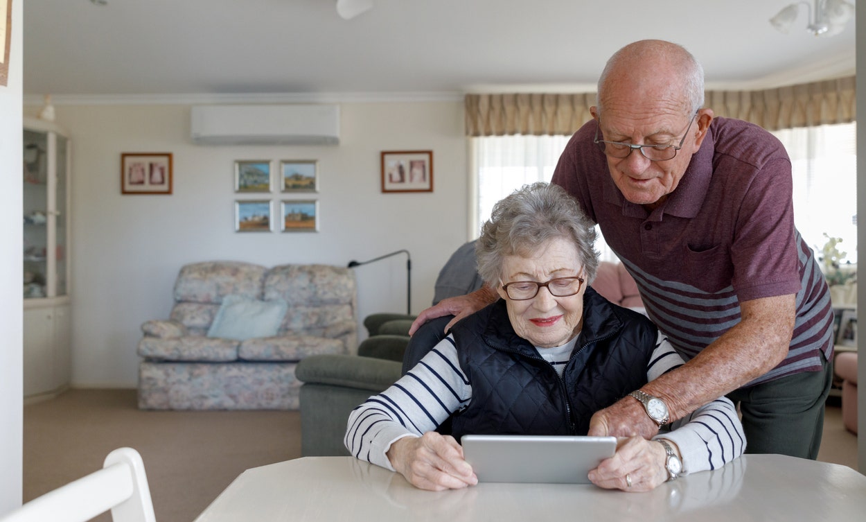 Featured image for Regular Internet Use May Reduce Dementia Risk in Seniors.