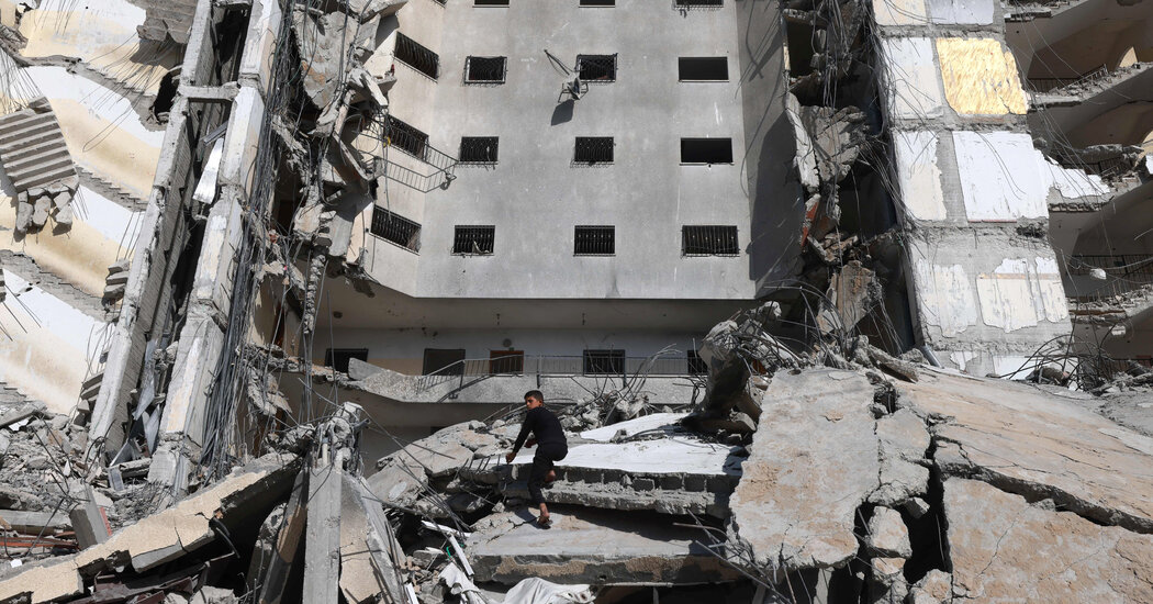 "Biden Faces Pressure Over Gaza Conflict During State of the Union Address"