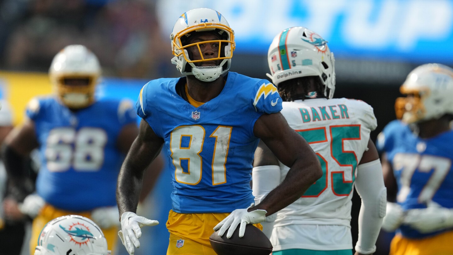 Featured image for Chargers WR Mike Williams' Season Cut Short by Torn ACL