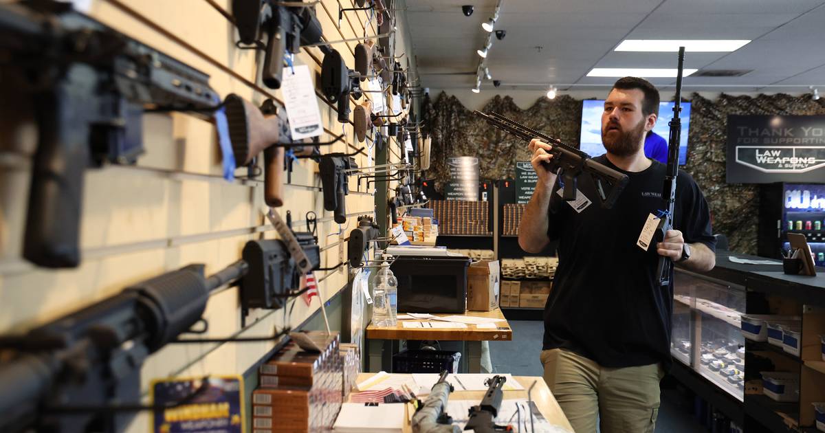 Featured image for Supreme Court upholds Illinois gun ban on assault weapons.