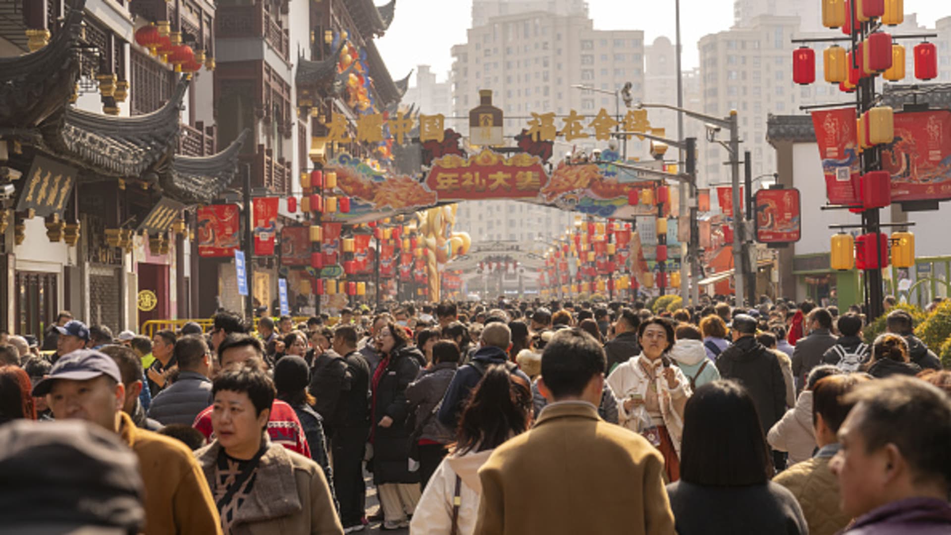 Featured image for China's Lunar New Year Travel Spending Surpasses Pre-COVID Levels, Signaling Consumption Revival