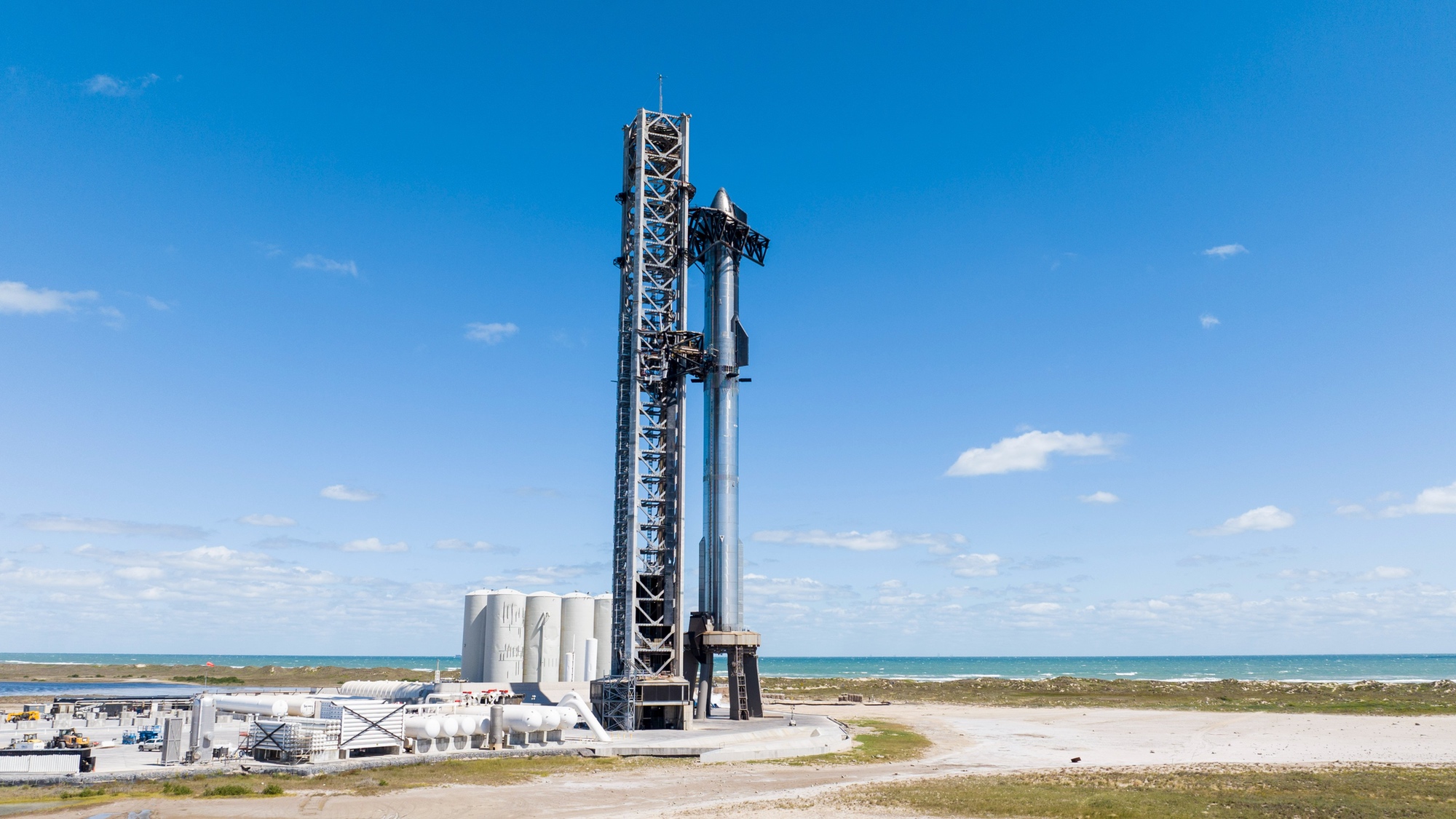 "SpaceX Urges Streamlined Regulations to Maintain Spaceflight Lead"