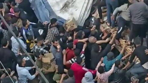 Featured image for "Violent Clashes Erupt as Gazan Residents Desperately Seek Aid from Trucks Amid Escalating Conflict"