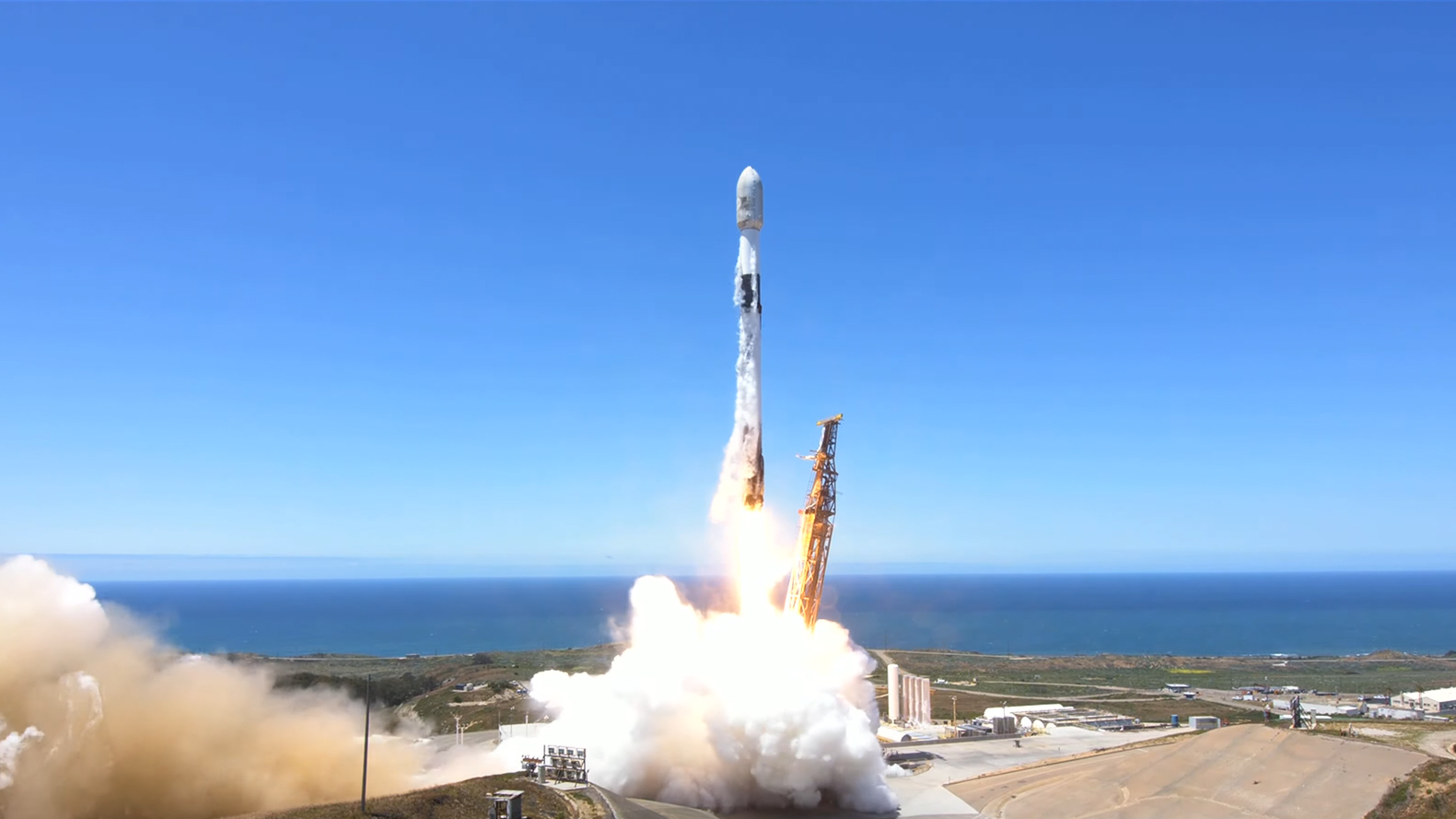 SpaceX Launches 51 Starlink Satellites from Vandenberg and Nails Landing.