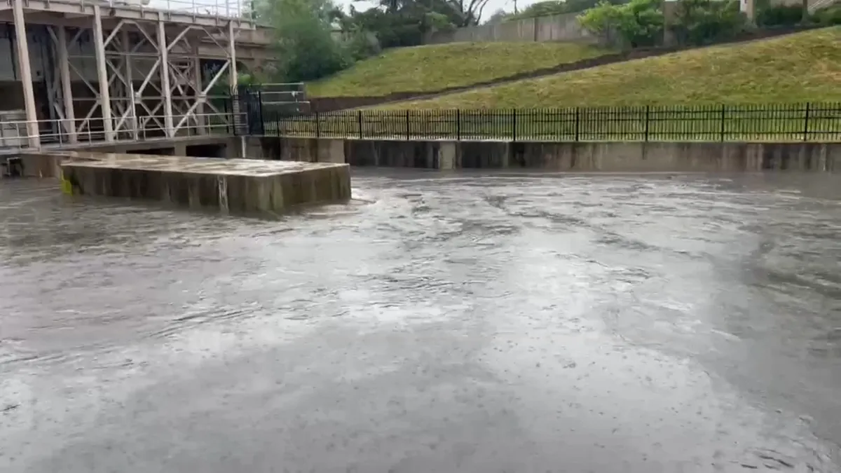 "Chicago-area Residents Urged to Conserve Water as Severe Weather Approaches"
