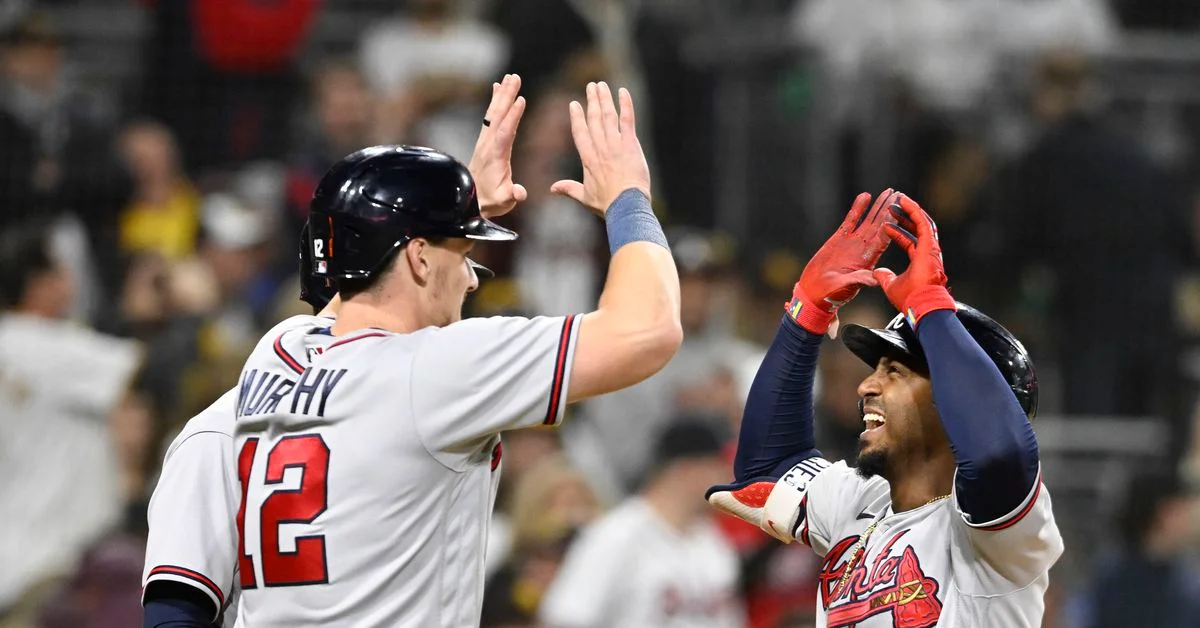 Braves continue winning streak with dominant victory over Padres.